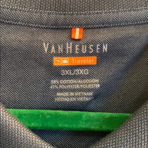 A blue collard shirt - Picture 3 of 4